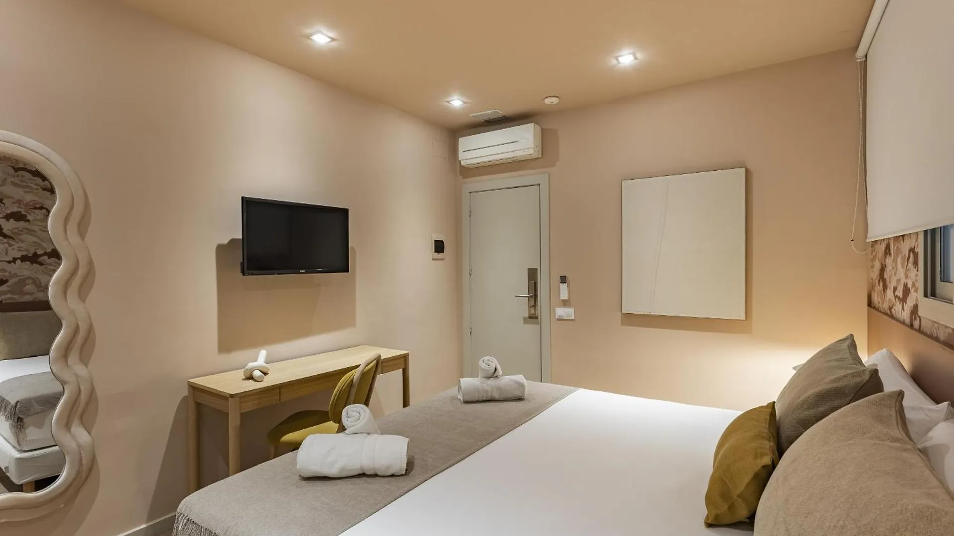 Ola Living Hostal Diagonal Barcelona