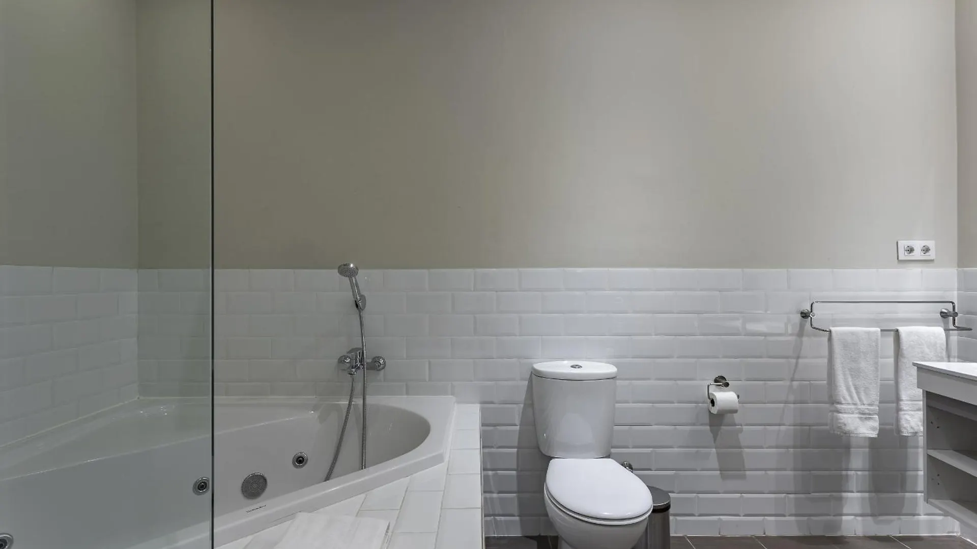 Ola Living Hostal Diagonal Barcelona