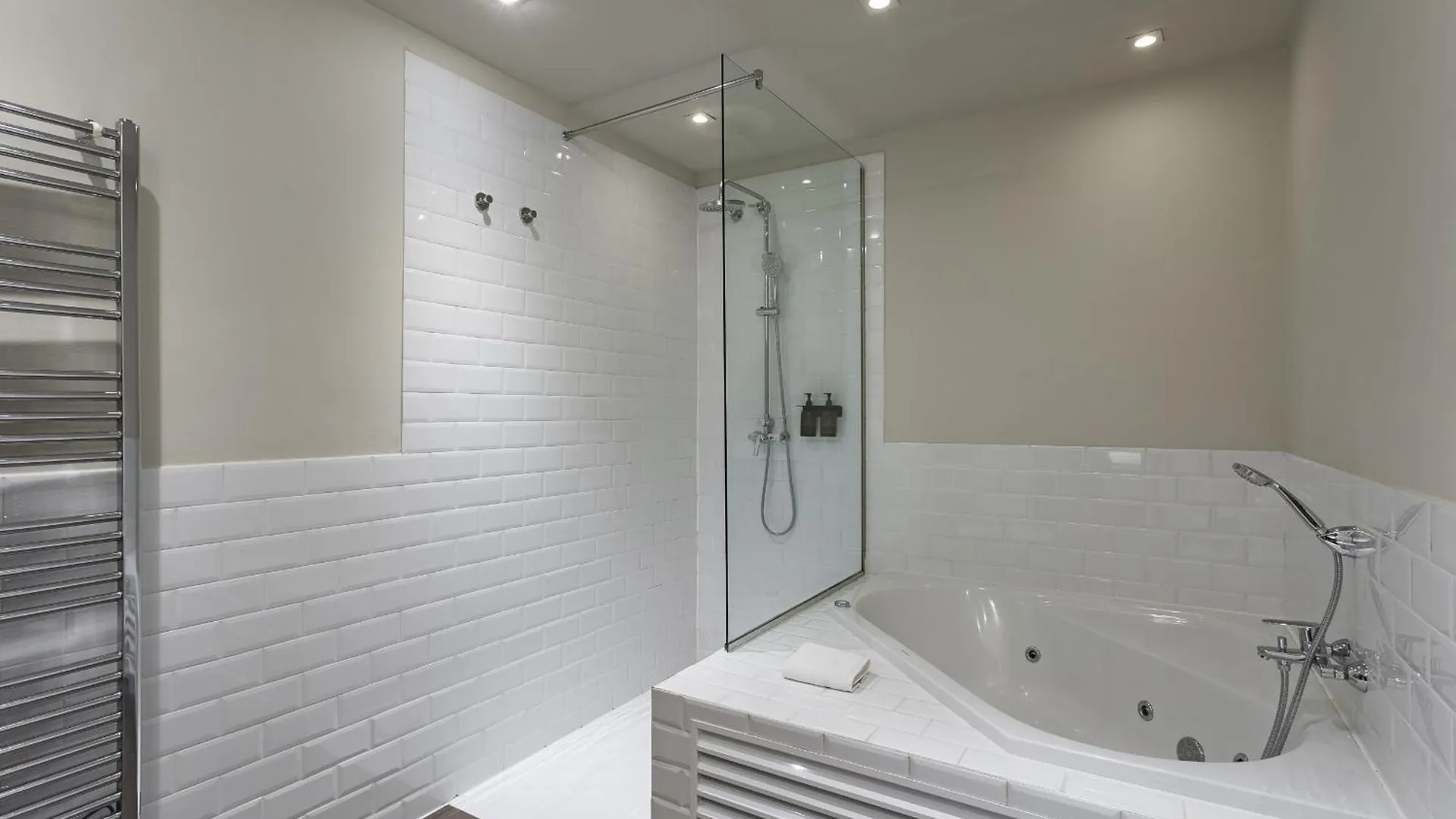 Ola Living Hostal Diagonal 바르셀로나 0*,